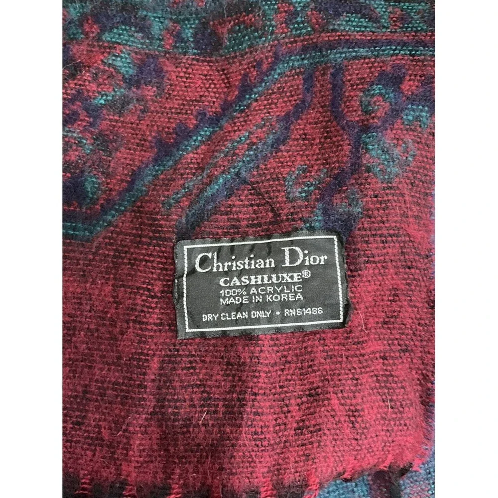 Dior measures 11